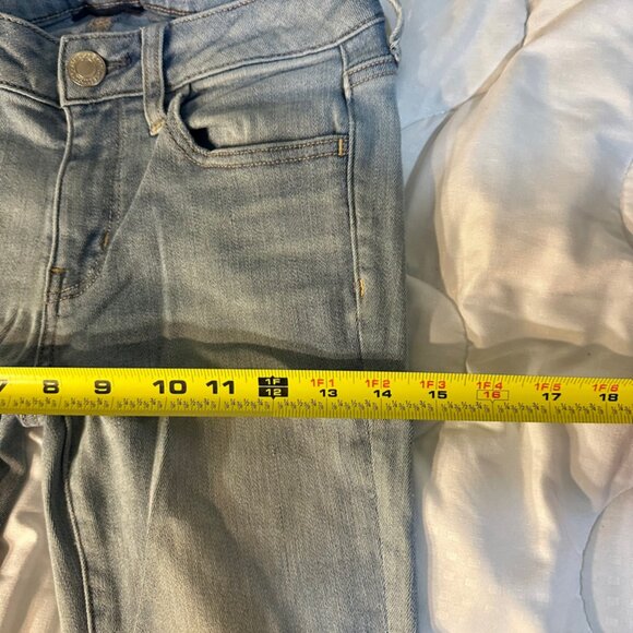 Light-Wash American Eagle Jeans Size 4 Long Inseam 29 inches straight - Picture 2 of 11